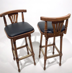 Tabouret de bar industriel en bois de manguier, peint en jaune, style vintage antique, avec structure en bois et coussin noir - Product Image 2