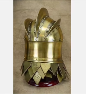 Casque de Griffon Médiéval CH en Laiton Pur Plaqué Or, Fait Main, Pièce d'Exposition d'Armure, Décoration de Designer, Cadeau pour la Maison et le Bureau, Objet de Collection - Product Image 4