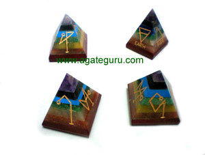 พีระมิดหินแกะสลักลายเรกิธรรมชาติ ทำด้วยมือโดย Agate Guru-เครื่องมือบำบัดฮวงจุ้ยที่เป็นมิตรกับสิ่งแวดล้อม จากกูร์เจียต์ - Product Image 3