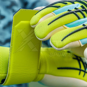 Leather Breathable Goalkeeper Training Gloves with Full <b>Finger</b> Design Hand Grips Non-Slip Adjustable Wrist <b>Strap</b> - Product Image 3