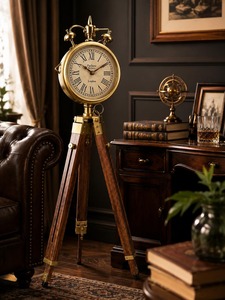 Horloge de sol nautique vintage sur trépied en bois, finition laiton, cadran à chiffres romains, style grand-père maritime antique - Product Image 5