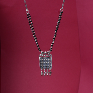 Collier pendentif ajustable en argent 925 pour femme, motif quadrillé perlé classique, bijoux en gros - Product Image 1