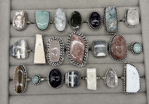 Vente en gros de bagues en laiton plaqué argent avec sertissage clos de pierres précieuses naturelles assorties, bijoux de mode de créateur OEM ODM - Product Image 6