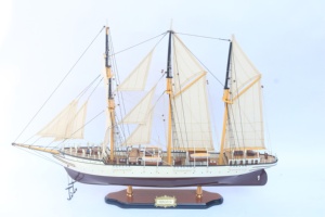 Modelo de Barco de Madera Mercator 1932 - Réplica Premium del Velero de Entrenamiento Belga - Regalo Empresarial de Alta Gama con Estilo Feng Shui - Product Image 2