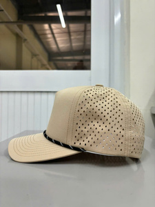 Gorra de Béisbol Perforada con Corte Láser, 5 Paneles, Perfil Medio, Logotipo Personalizado con Cuerda, para Actividades al Aire Libre para Adultos, Hecha en Vietnam - Product Image 4