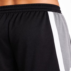 Shorts de sport décontractés noirs pour hommes en maille 100 % polyester, séchage rapide, respirants, pour la gym, la course, le basketball, l'entraînement, taille haute élastique latérale - Product Image 6