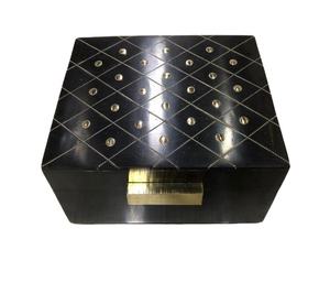 Boîtes tendance en résine osseuse avec incrustations de laiton – Magnifiques boîtes de rangement pour bijoux - Product Image 2