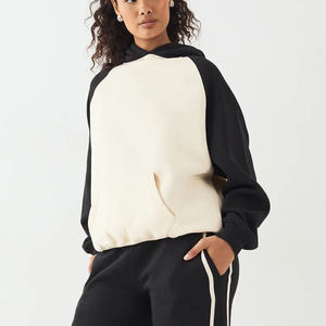 Sudadera con Capucha para Mujer con Logotipo Personalizado, Color Crema y Negro, Estampado de Letras en las Mangas, Estilo Casual para Otoño, con Logotipo Frontal y Bolsillos - Product Image 2