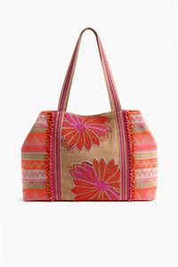 Sac fourre-tout en crochet naturel avec sangle en cuir et fermeture à bouton en bois, style bohème pour un usage quotidien - Product Image 4
