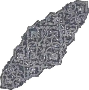 Chemin de table unique en perles de rocaille avec motif brodé artistique, chemin de table perlé fait main par un designer pour une mise en scène festive de la table - Product Image 3