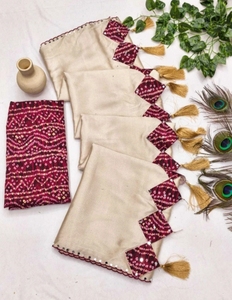 Sari de Seda KV Tie-Dye, con Arte Bandhani Sólido/Liso (Crema) - Product Image 1