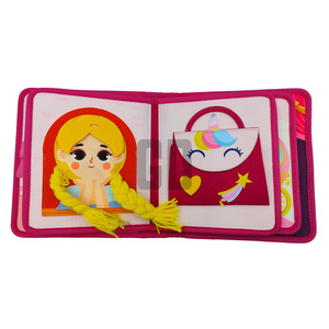 Livre sensoriel interactif en feutre pour petite princesse - Product Image 4