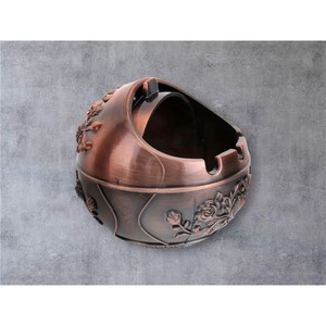 Cendrier de bureau rond en laiton vintage avec motif de rose pour usage domestique, magnifiquement conçu par HRCRAFTVERSE - Product Image 6