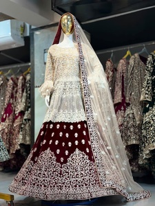 Lehenga Choli de Terciopelo Bordado Color Granate para Mujer con Dupatta de Red, Traje Tradicional para Bodas de India y Pakistán, Largo hasta el Suelo, Corte Regular - Product Image 1