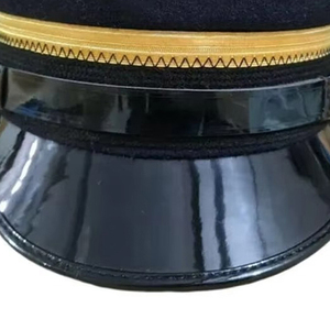 หมวกปีกแหลมสีดำลายทางปักลายพร้อมตราปักโลหะและที่คาดผม - เครื่องประดับศีรษะสำหรับผู้ใหญ่แบบยูนิเซ็กซ์ - Product Image 5