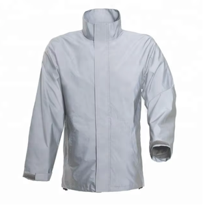 Veste de pluie personnalisée pour hommes, vente en gros, en polyester, avec capuche, imperméable et respirante, avec support de logo - Product Image 1
