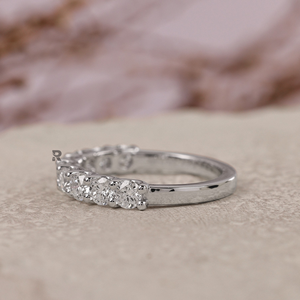 Anillo de media eternidad con 9 diamantes redondos cultivados en laboratorio, en oro de 14K o 18K - Anillo de eternidad curvo con racimo para mujer - Product Image 5
