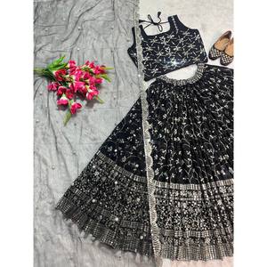 Vêtements de soirée pour femmes de créateur Ensemble Lehenga-Choli de style fantaisie - Product Image 5