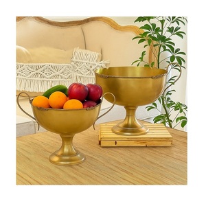 Ensemble de trois bols à chocolat au design fabuleux, en aluminium, couleur or et noir, de différentes tailles - Product Image 3