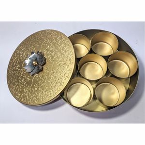 Boîte à épices élégante en métal artisanal, de haute qualité, avec compartiments pour organiser les masala - Product Image 6