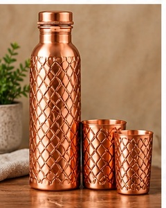 Botella de Agua de Cobre con Patrón Floral Ornamentado, con Tapa y Dos Tazas, Juego de Bebidas Portátil para el Hogar - Product Image 3
