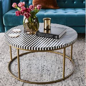 Plateau en os rayé et coloré incrusté de pierres sur un cadre doré fin. Une touche de personnalité, disponible à prix de gros. - Product Image 1