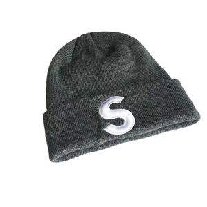 Chapeau en tricot doux et chaud de qualité supérieure, broderie 3D, couleur unie, automne-hiver, 100% acrylique, 28 couleurs disponibles, idéal pour les voyages - Product Image 5