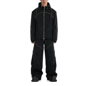 Ensemble deux pièces de survêtement coupe-vent réfléchissant personnalisé pour hommes, veste coupe-vent en nylon à capuche et pantalon de survêtement ample surdimensionné, vente en gros - Product Image 2