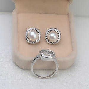 Ensemble de boucles d'oreilles fermées en argent S925 pour femmes, boucles d'oreilles carrées avec perle, support creux, 1268 accessoires de bijoux de mode - Product Image 1