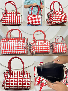 Sac de voyage personnalisé pour femme en cuir quadrillé de qualité supérieure, fait main, style duffel, sac bandoulière rapide pour usage quotidien - Product Image 3
