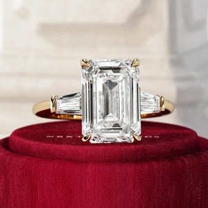 Anillo Triad de Tres Piedras con Diamante Cultivado en Laboratorio de 5 Quilates con Corte Esmeralda y Baguette Cónico en Oro Blanco, Certificado IGI, para Mujer, Nuevo Diseño - Product Image 1