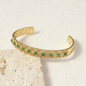Colgante Unisex de Oro Sólido de 18K con Rostro de Jesús y Piedra Natural, Estilo Hiphop con Engaste de Garra, Joyería Religiosa Hecha a Medida, Regalo de Compromiso - Product Image 1