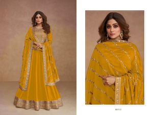 Shalwar Kameez en soie élégante de qualité supérieure avec séquence, Jari Work & 3M Flair | Entièrement cousu avec intérieur en micro soie - Product Image 5