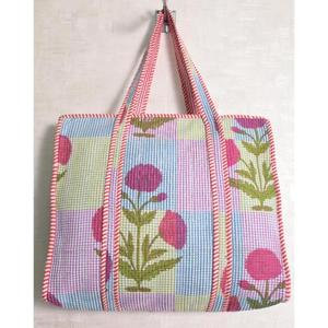 Sac fourre-tout en coton matelassé à fleurs indiennes fait main, sac à bandoulière pour femme, sac de shopping bohème - Product Image 1