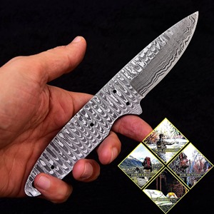 Lame de couteau de chasse en acier Damas de haute qualité, lame forgée à la main de style médiéval, fabrication artisanale par un forgeron - Product Image 6
