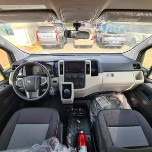 Prêt à être expédié - Toyota Hiace toit haut 15 places, version complète, titre propre, occasion - Product Image 4