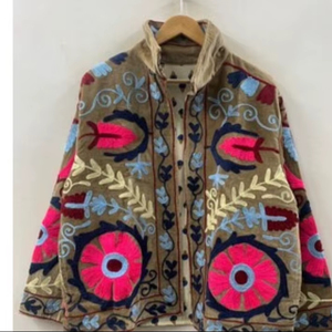 Chaqueta de terciopelo bordada Suzani de moda, abrigo étnico bohemio chic hecho a mano, ropa de abrigo de estilo vintage para fiestas - Product Image 1