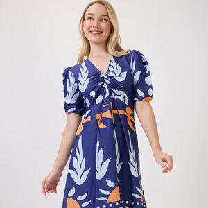 ชุดเดรสแฟชั่นสำหรับผู้หญิงคอลเลคชั่นใหม่ ฤดูใบไม้ผลิ/ฤดูร้อน ปี 2026 |   เดรสลายดอกไม้คอวีแขนสั้นทรงสวย ดีไซน์ใหม่ - Product Image 1