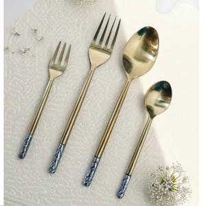 Fournisseurs indiens de couverts uniques avec manche, en acier inoxydable, ensemble de 4 cuillères et fourchettes, finition personnalisée pour les mariages et les fêtes - Product Image 4