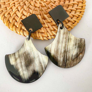 Boucles d'oreilles en corne de buffle naturelle, 100 % écologiques, artisanat de luxe, corne véritable polie, par Decor World Expo - Product Image 1