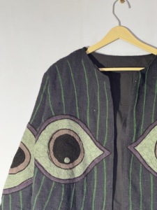 เสื้อแจ็คเก็ต Evil Eye Suzani – เสื้อโค้ทผ้า TNT ทำมือ – เสื้อแจ็คเก็ตปักลายโบโฮแบบเปิดด้านหน้าลายตา - Product Image 2
