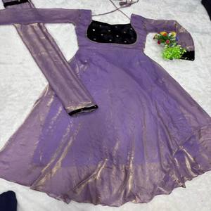 Vestido Largo de Terciopelo con Bordado de Seda Fandy de VASTRA COTTAGE, con Dupatta, Interior de Microfibra de Algodón, Estilo Étnico para Fiestas - Product Image 4