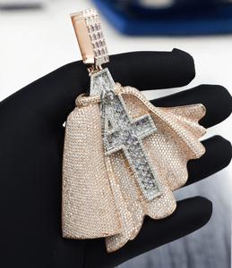 Pendentif Croix de Jésus de Luxe Sertie de Moissanite VVS avec Ailes d'Ange en Or Rose, Bijou Hip Hop, Pièce d'Exception - Product Image 2