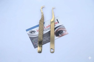 Pince à épiler dorée ultra-precise pour extensions de cils, antistatique - Product Image 4