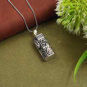 จี้สร้อยคอแบบกล่องลายฉลุโบราณ ชุบทองและเงิน พร้อมจี้รูปไข่ประดับพลอย ขายส่งเครื่องประดับ - Product Image 3