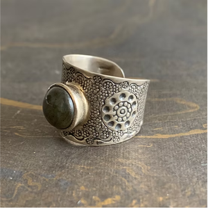 Designer <b>Labradorite</b> Silver 925 Wide Band <b>Ring</b> 7.3 Grams-Vintage Unisex Jewelry for Daily & Occasional Wear - Product Image 2