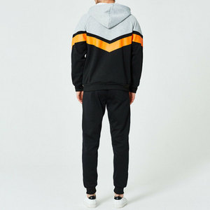 Conjunto Deportivo Casual Urbano para Hombre con Logotipo Personalizado y Elementos de Diseño Elegantes - Product Image 1