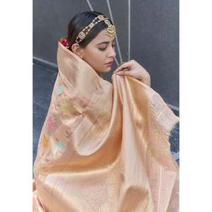 Sari en organza tissé pêche Elite Weaves avec broderie Jaal Zari, vêtements indiens et pakistanais - Product Image 1