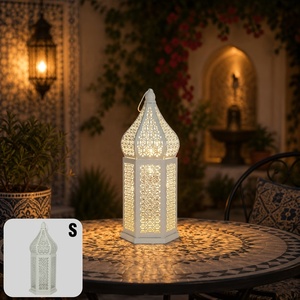 Lanterne marocaine en métal blanc lumineux avec décorations ajourées complexes, porte-bougie décoratif pour le Ramadan, les mariages et la décoration de la maison - Product Image 3
