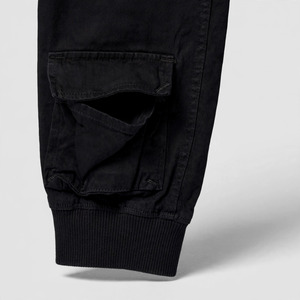 Pantalon cargo noir pour homme, plusieurs poches, taille élastique, style décontracté, tissu en coton mi-lourd, à porter au printemps - Product Image 4